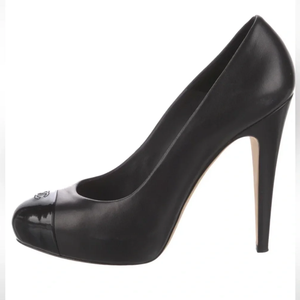 Chanel interlocking logo pumps - Picture 1 of 15